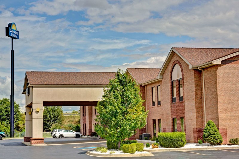 days inn and suites by wyndham louisville sw