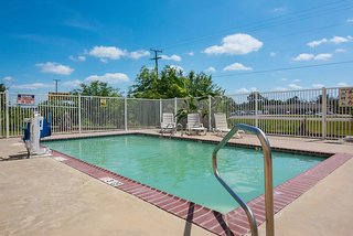 Rodeway Inn,Near Grove Street Recreation Center,2 star