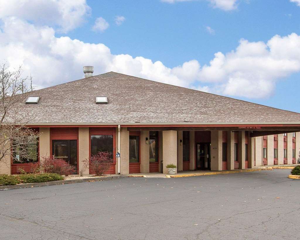 Quality Inn Macomb Near University Area,Illinois>>Colchester,2.5 star