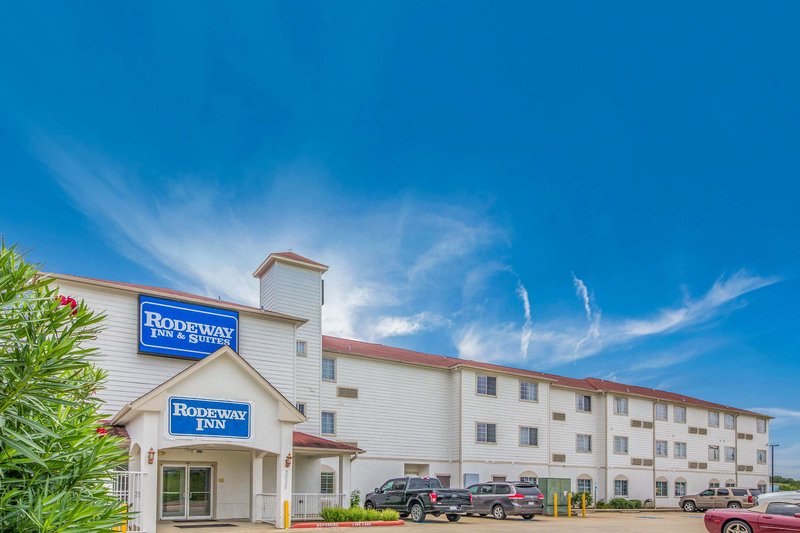 rodeway inn and suites port arthur groves