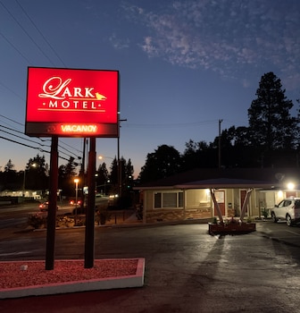 Lark Motel