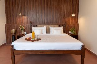 The Palm Air Hotel,,3 star