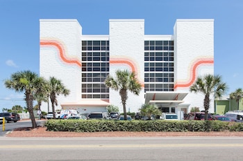 Golden Sands Carolina Beach Oceanfront, Tapestry By Hilton,,3 star