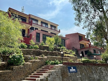 crestmont snow view resort ranikhet