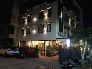 Wishotel Xpress 7 Eleven,Rajdhara,3 star