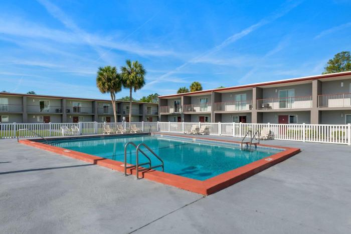 Quality Suites Wildwood - The Villages,,2.5 star