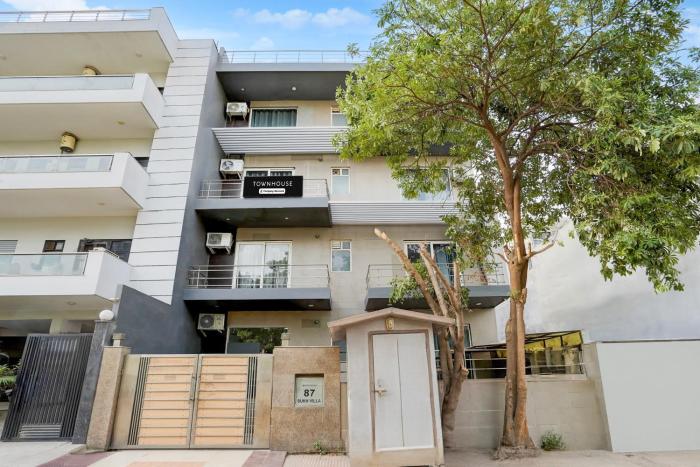 Super Townhouse Sector 53 Golf Course Road,Golf Course Road,4 star