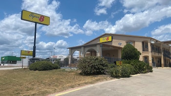 super 8 by wyndham decatur texas