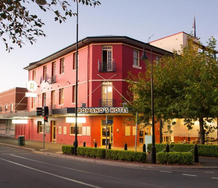 Romano's Hotel,,2.5 star