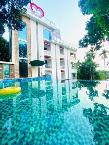 beach queen resort