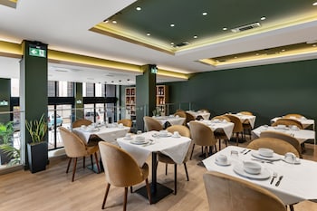 azur hotel volos