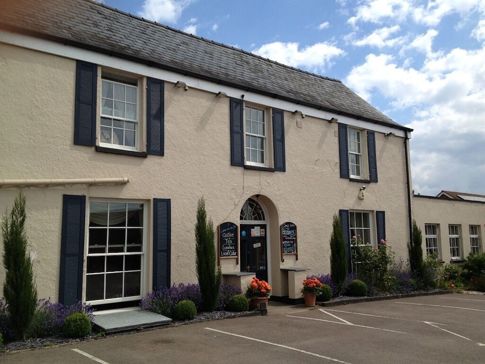 Castle Lodge Hotel,Bristol>>Bridstow,3 star