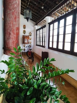 32 Middle Street,,3.5 star