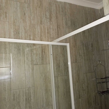 3 Doves Guest House,,3 star