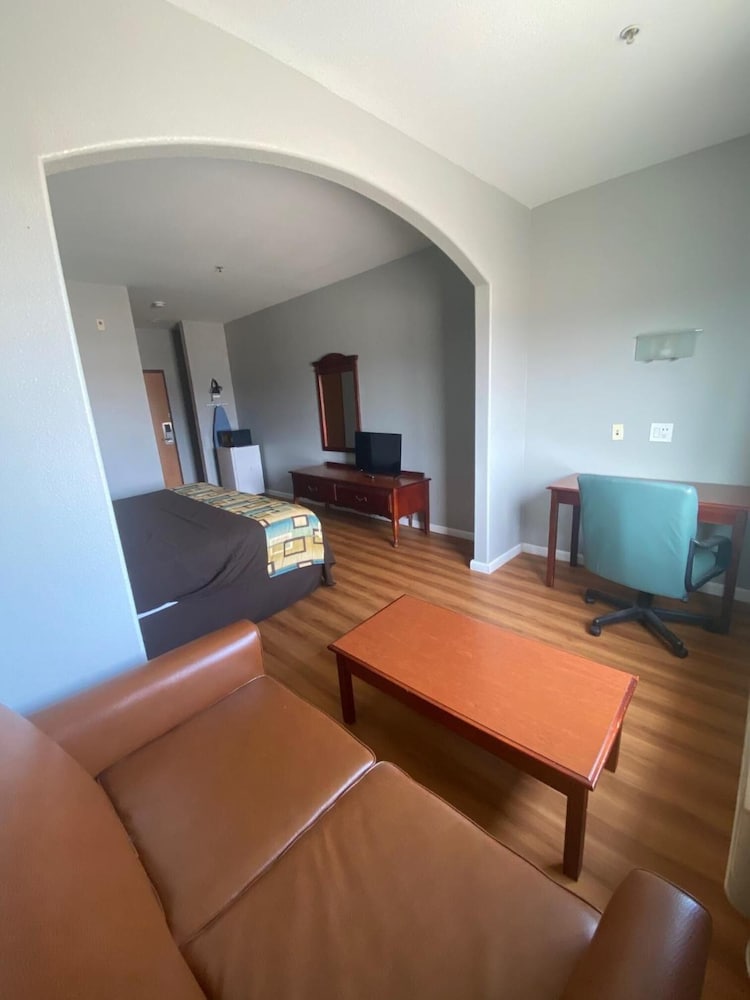 tropicana inn and suites