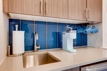 elegant townhome near old town breweries and river