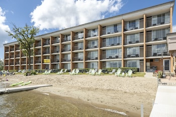 holiday inn detroit lakes by ihg