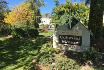 Colonial Manor Motel