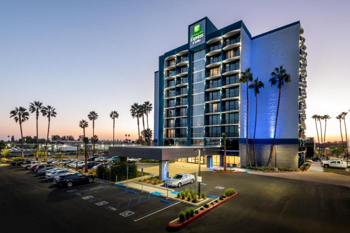 Holiday Inn Express & Suites Santa Ana - Orange County,Los Angeles>>Anaheim,3 star