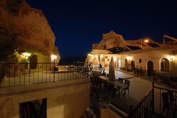 arif cave hotel