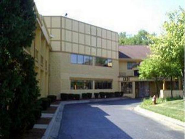 Days Inn & Suites By Wyndham Madison Heights Mi,Near Red Oaks Waterpark,2 star