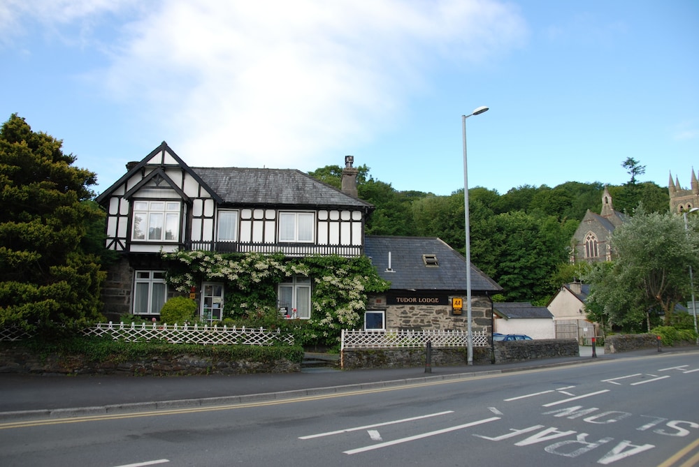 tudor lodge