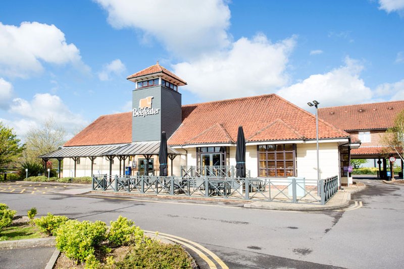 premier inn swindon west m4 j16