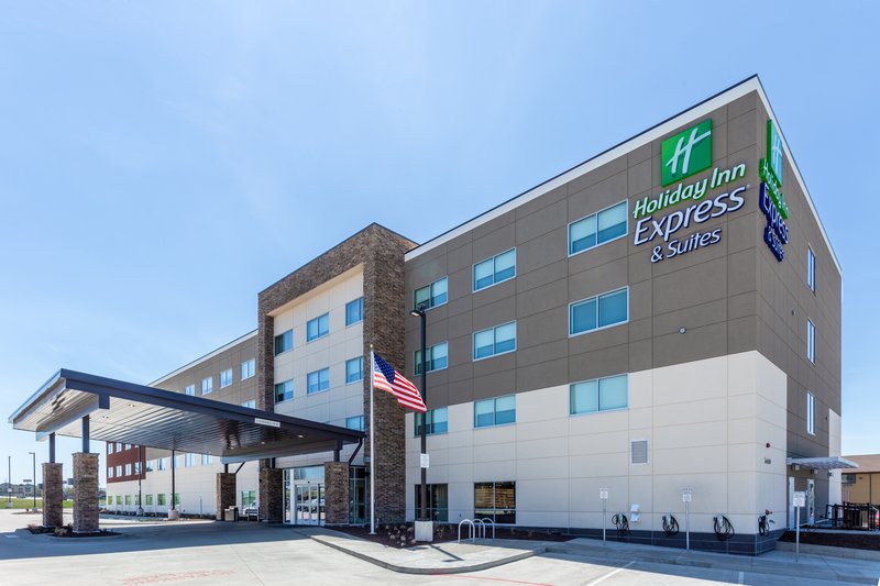 Holiday Inn Express & Suites Springfield North, An Ihg Hotel