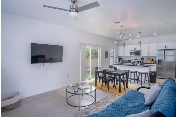 brand new 4 stylish 3br near exciting downtown