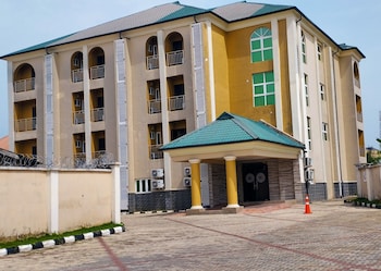 breakfort hotel and suites