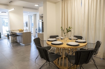 capital emerald line 1 bed by yourhost