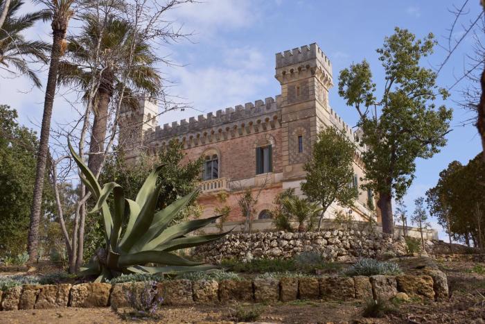 Castle Elvira,,3 star