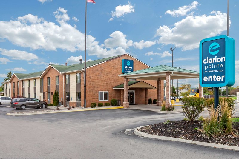 Clarion Pointe Racine - Mount Pleasant,Near Smolenski Park,2 star