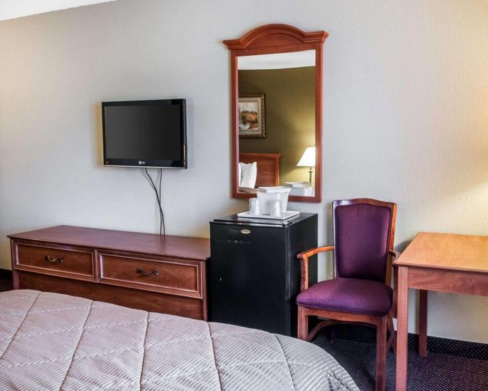 Rodeway Inn,,2 star