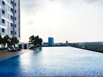 comfortable and strategic 1br at vasanta innopark apartment