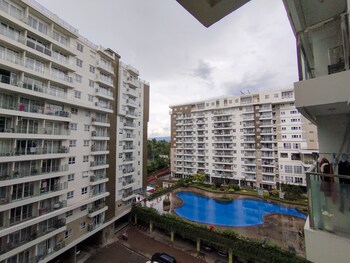 contemporary style 1br apartment at gateway pasteur
