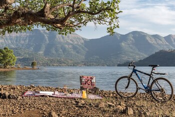 cosmicstays afita mohari solar powered lakehouse