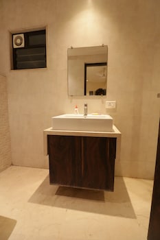Eennra Guest House By Oyo Rooms,,0 star
