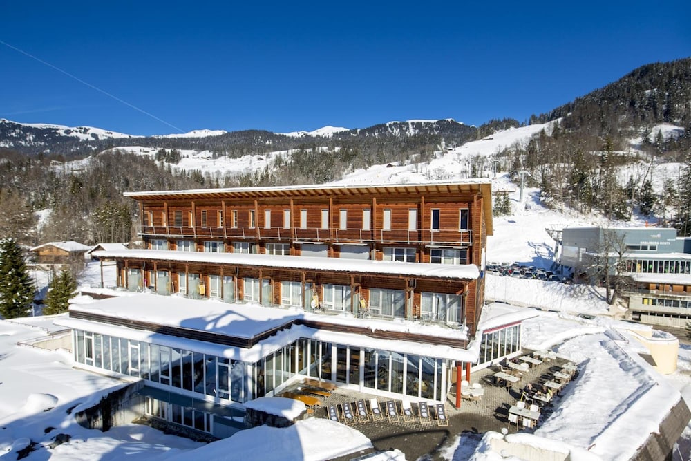 Hotel Panorama,Gstaad>>Bern,3 star