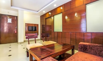 Fabhotel Tipsyy Inn Suites,ADARSH NAGAR,3 star