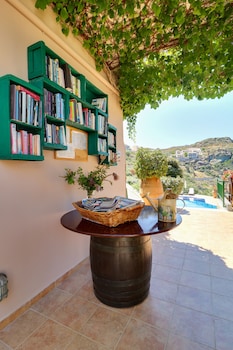 Erivolos Hotel Apartments,Near Psaromoura Beach,3 star
