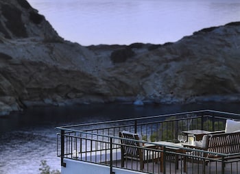 Erivolos Hotel Apartments,Near Psaromoura Beach,3 star