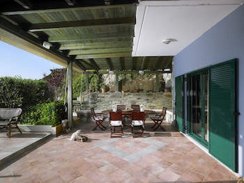 Erivolos Hotel Apartments,Near Psaromoura Beach,3 star
