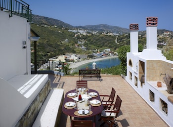 Erivolos Hotel Apartments,Near Psaromoura Beach,3 star