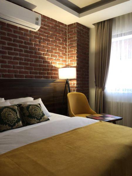 grand deluxe hotel