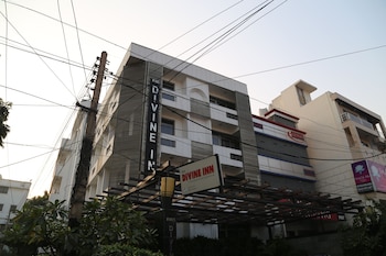 Hotel Divine Inn,New Friends Colony,3 star