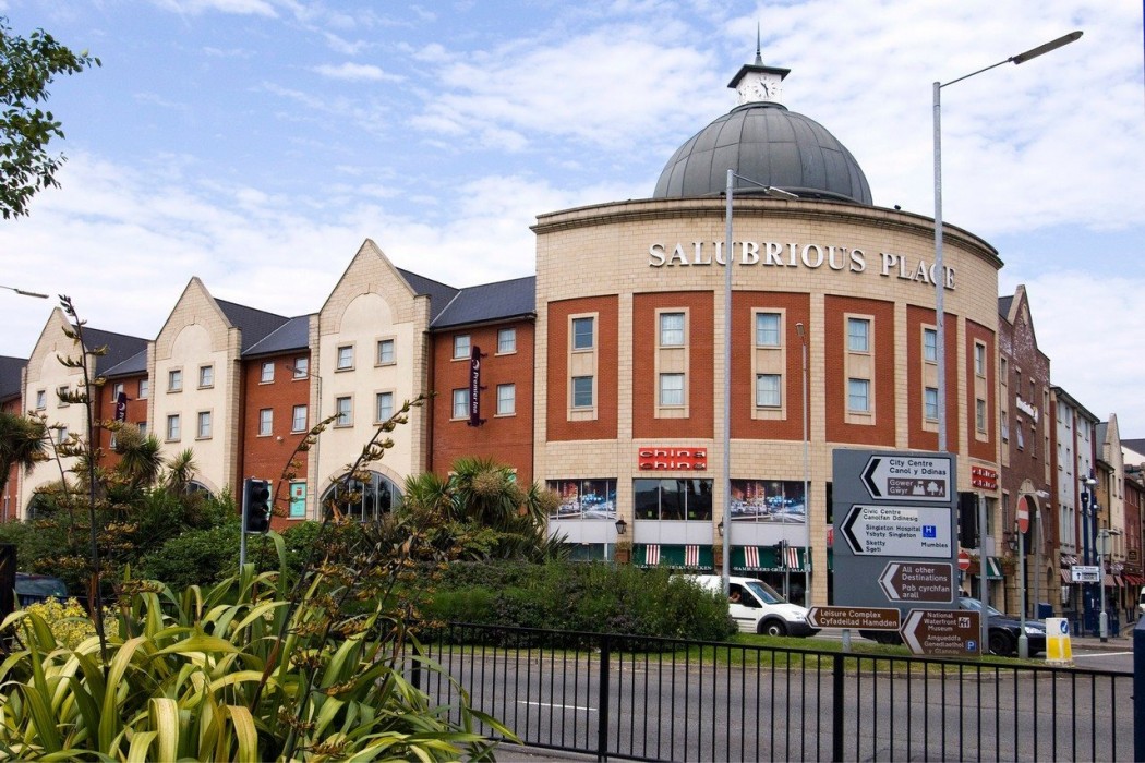 premier inn swansea city centre