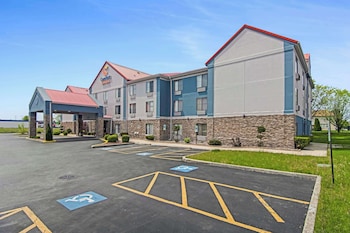 comfort suites near i 80 and i 94