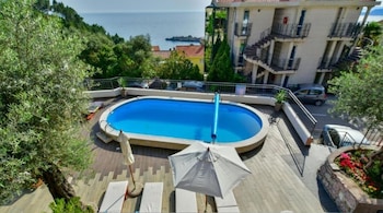 Apartments Kentera,Near Sveti Stefan Beach,4 star