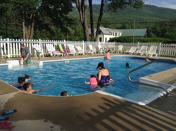 The Villager Motel,Alpine Village>>Bartlett,2 star